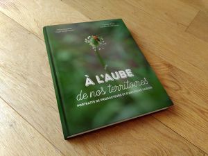 Couverture du livre "A l'aube de nos territoires"